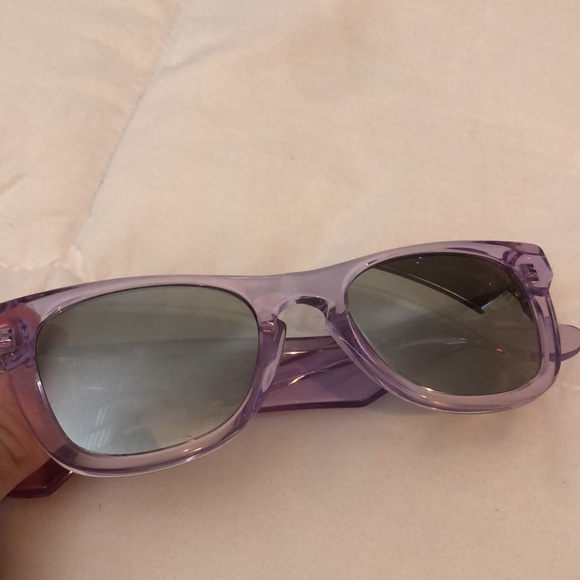 NIB Burberry sunglasses - Picture 3 of 4